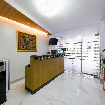 Oyo 848 Dona Aurora Condotel Quezon City Extérieur photo