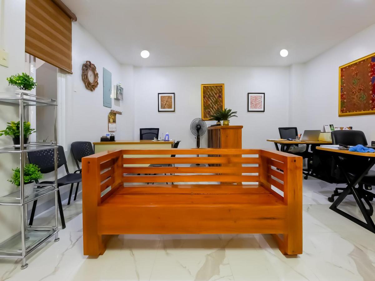 Oyo 848 Dona Aurora Condotel Quezon City Extérieur photo