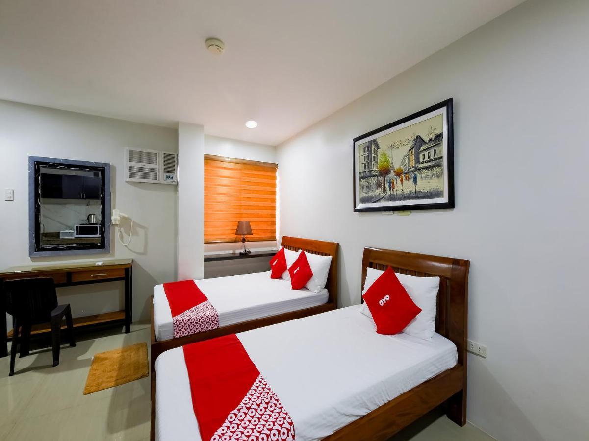 Oyo 848 Dona Aurora Condotel Quezon City Extérieur photo