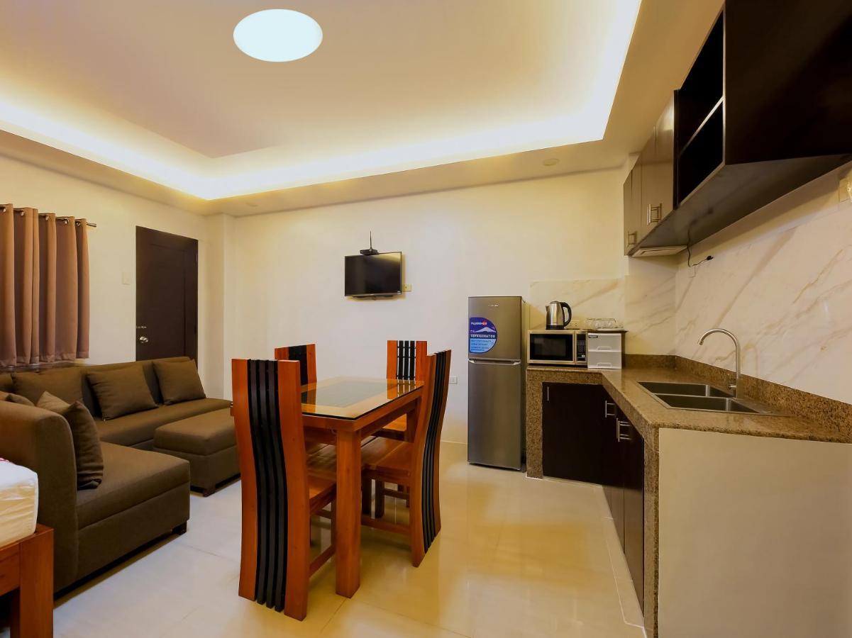 Oyo 848 Dona Aurora Condotel Quezon City Extérieur photo