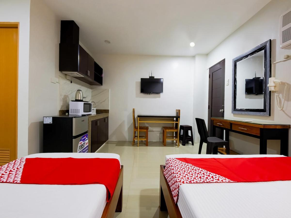 Oyo 848 Dona Aurora Condotel Quezon City Extérieur photo