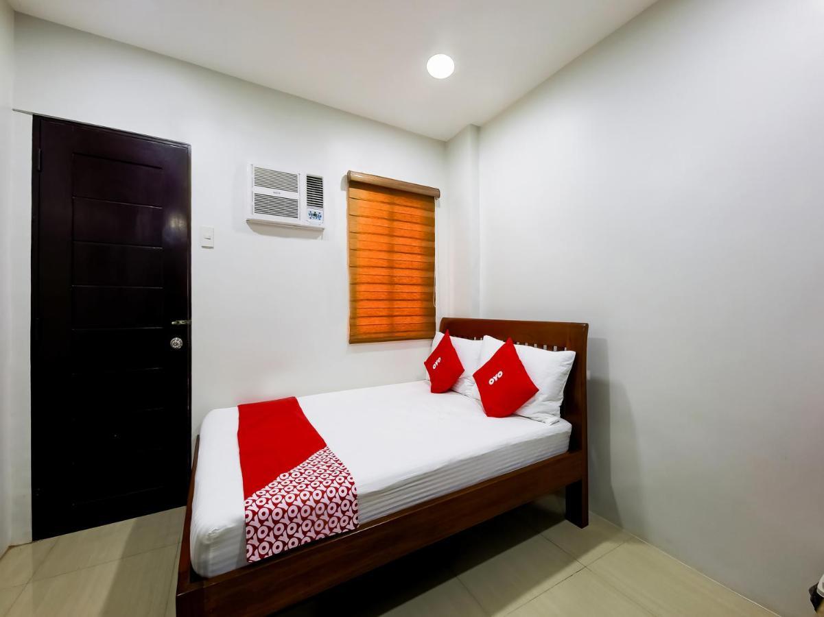 Oyo 848 Dona Aurora Condotel Quezon City Extérieur photo