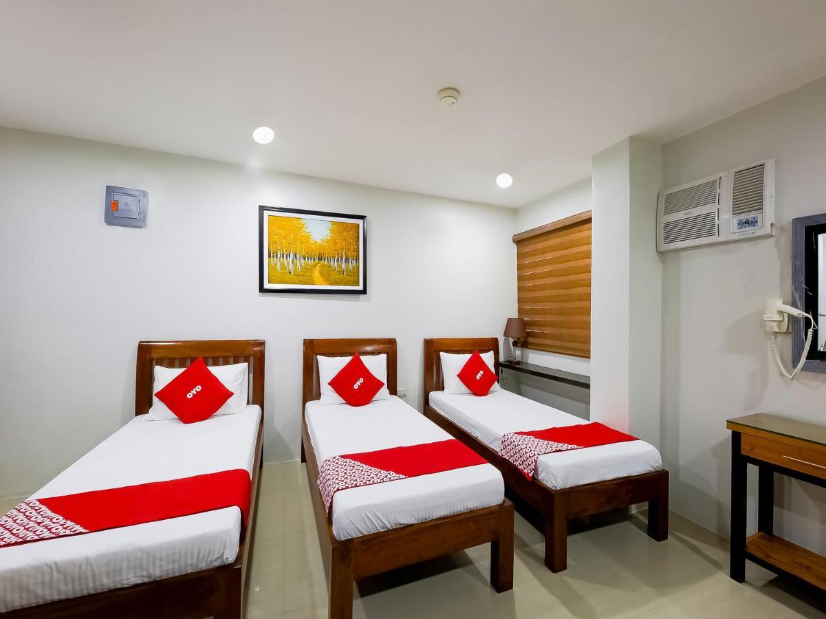 Oyo 848 Dona Aurora Condotel Quezon City Extérieur photo