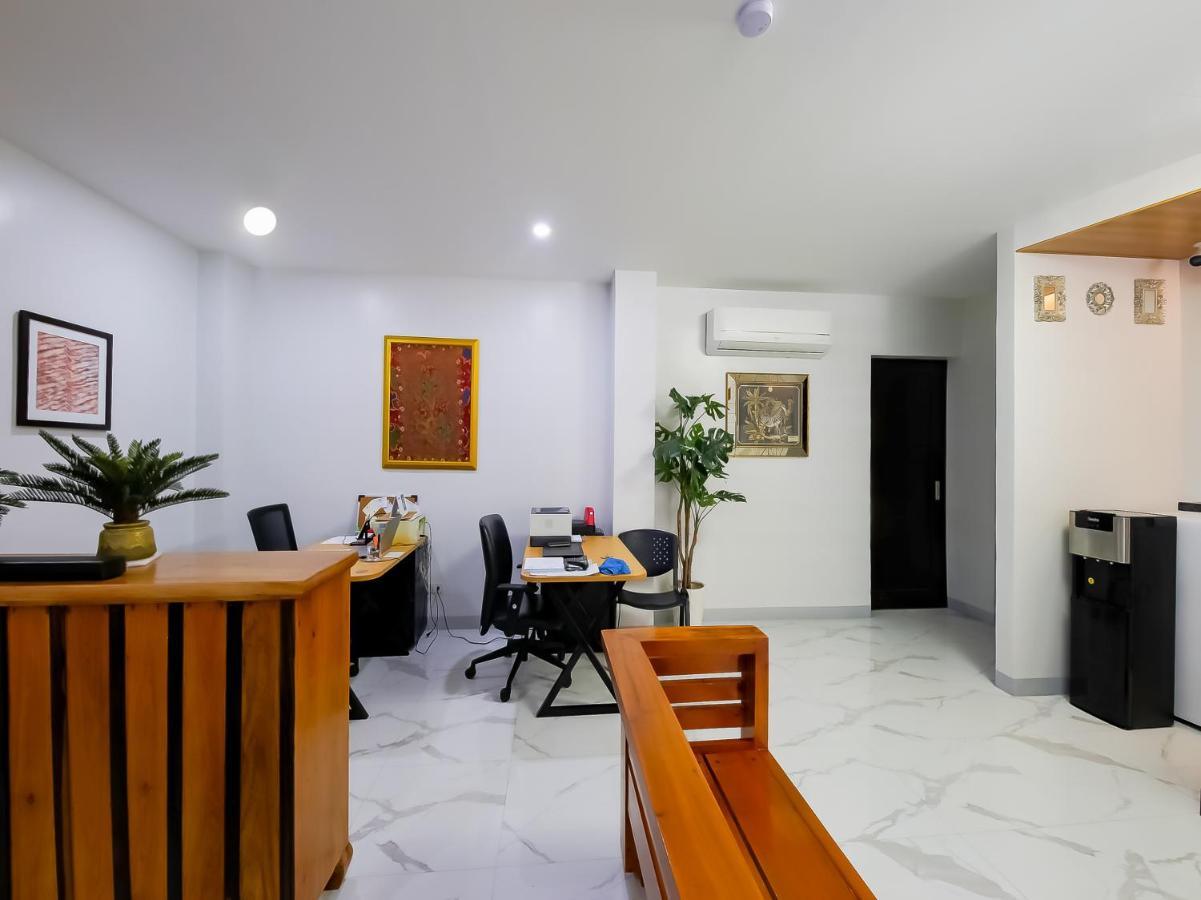 Oyo 848 Dona Aurora Condotel Quezon City Extérieur photo