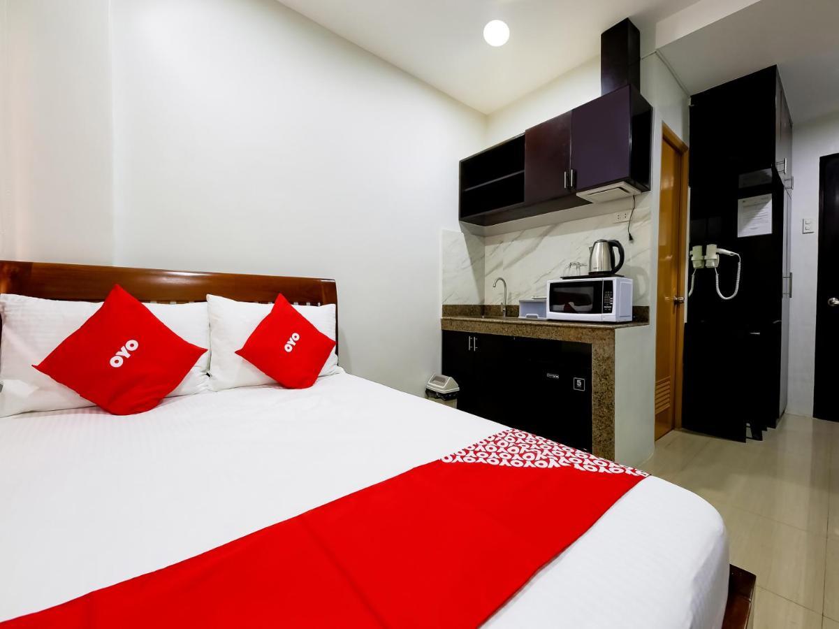 Oyo 848 Dona Aurora Condotel Quezon City Extérieur photo